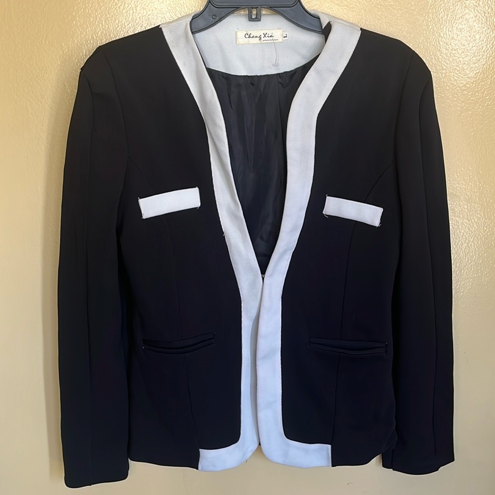 Cheney Xin Dressing Blazer size Large color black and white
